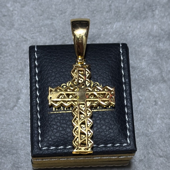 Harlem Bling Moissanite Cross pendant - Picture 10 of 11